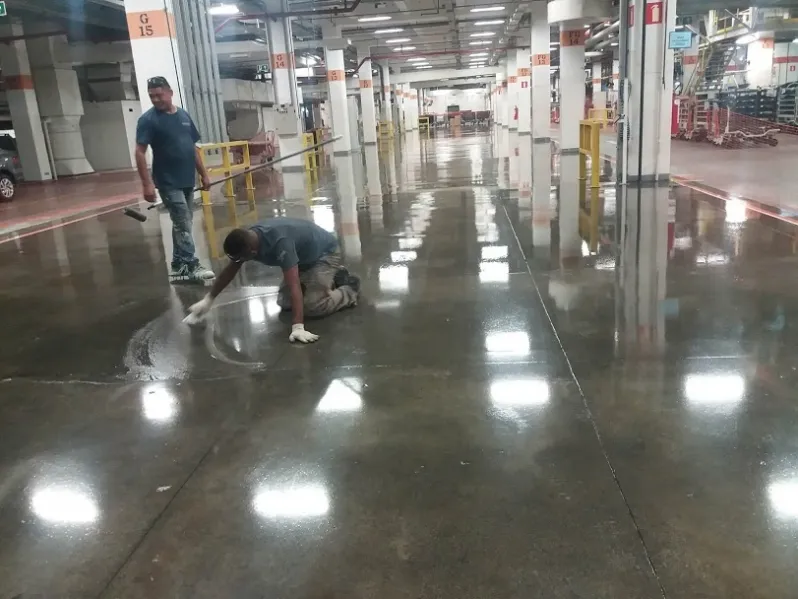 aplicação epóxi piso industrial